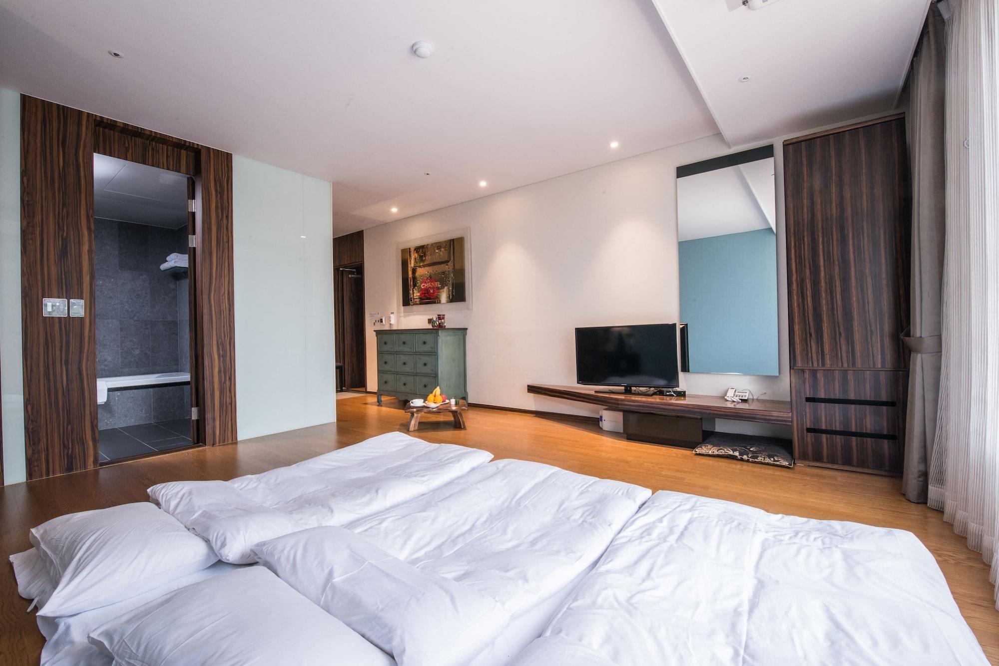Hotel Leo Csedzsu Kültér fotó